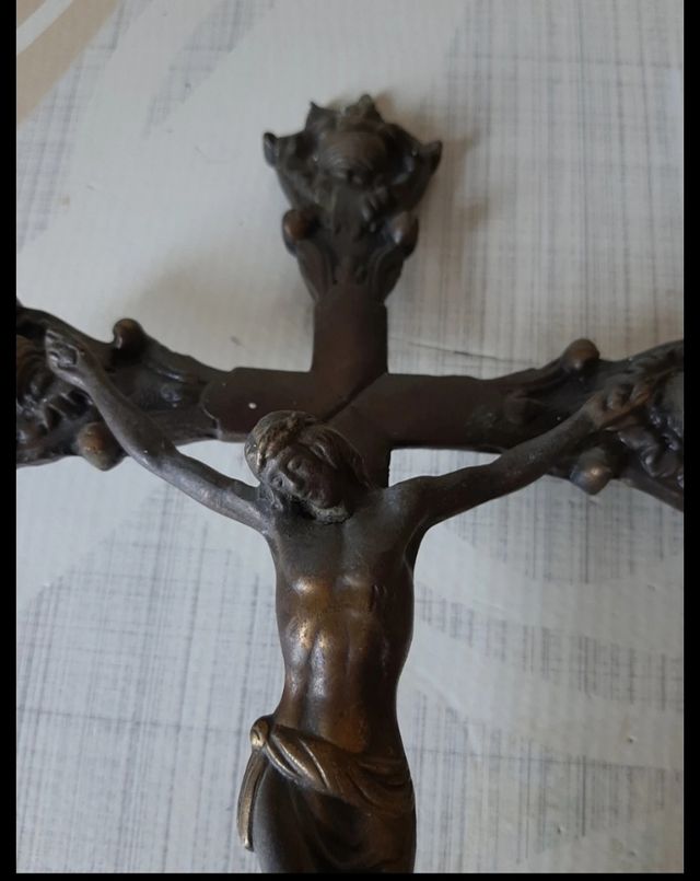 Crocifisso in ottone antico