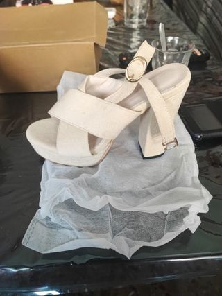Zapatos tacón beige talla 33