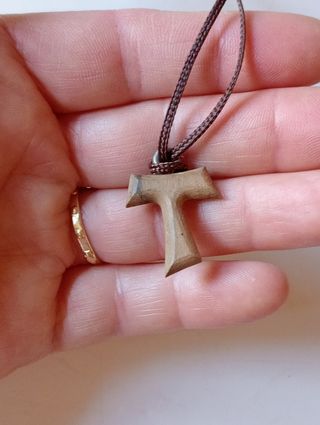 Collana Croce Tau Legno Marrone misura cm.2