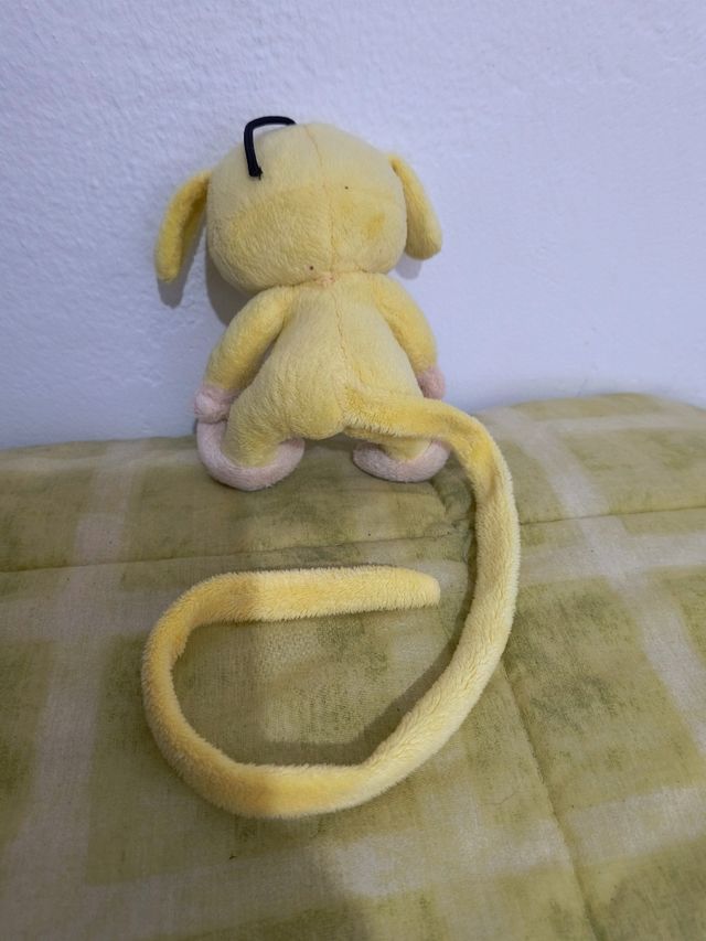 Brinquedo de pelúcia amarelo Marsupilami