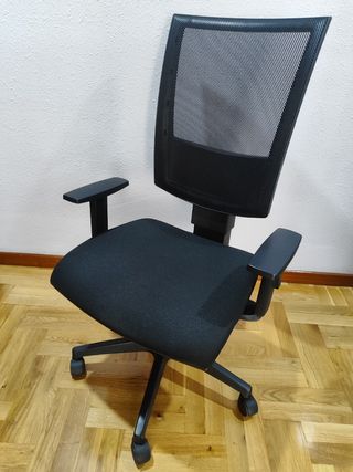 Silla oficina giratoria negra