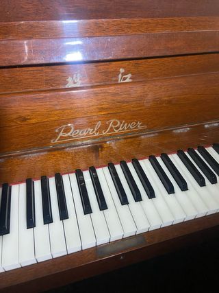 Piano Pearl River vertical