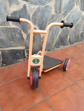 Triciclo infantil antiguo