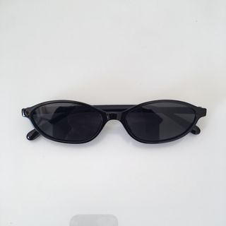 Gafas de sol negras ovaladas