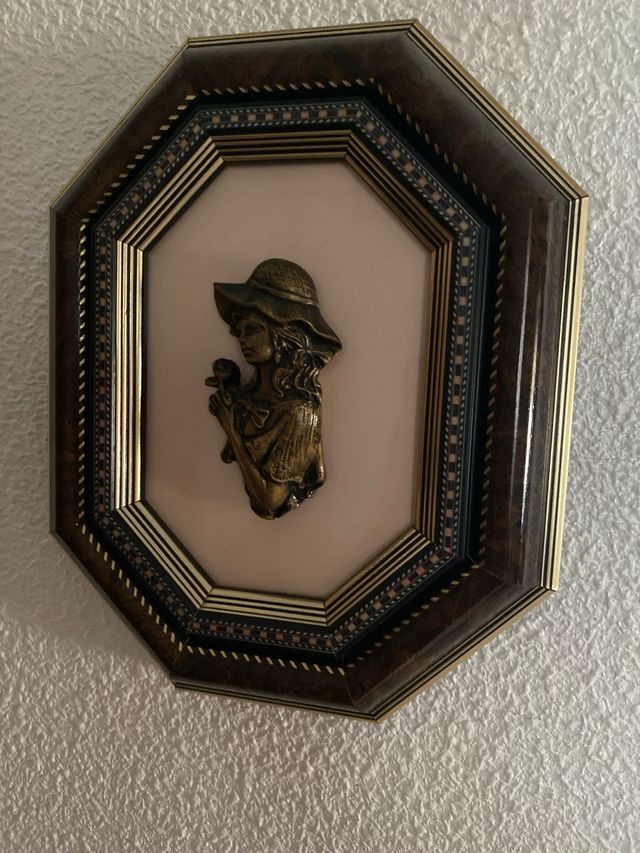 2 Relieves enmarcados