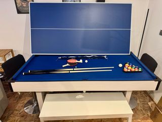 Tavolo da biliardo e ping pong con panche e sedie