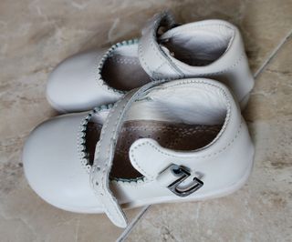 Zapatos bebé niña blancos talla 19