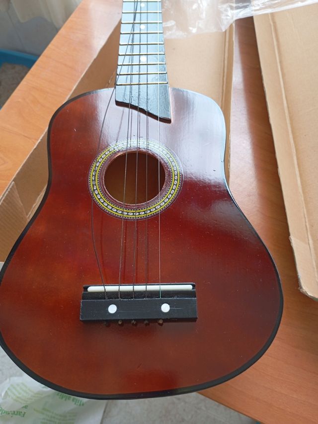 Guitarra marrón 