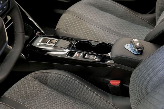 Peugeot 2008 N Allure Hybrid 136 eDCS6