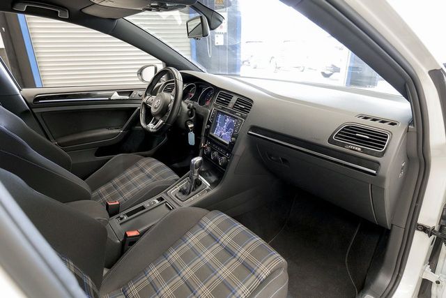 Volkswagen Golf   1.4 TSI DSG GTE 