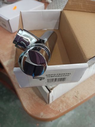 2 Grifos temporizados 1/2" ,con embellecedor