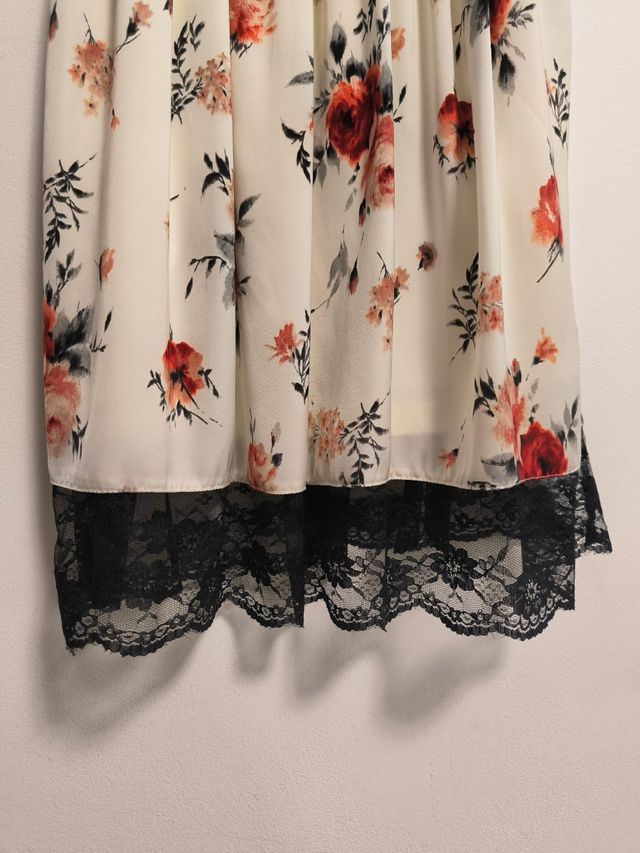 Vestido Zara con cremallera en la parte trasera.