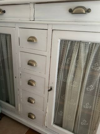 Aparador blanco antiguo para habitación