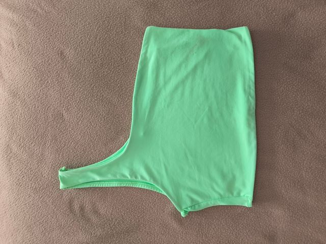 Top asimétrico verde