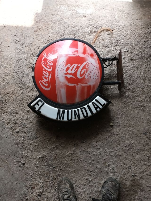 Cartel luminoso en banderola funcionando