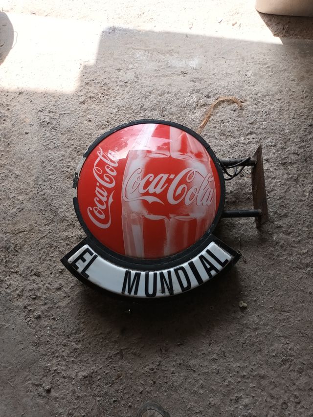 Cartel luminoso en banderola funcionando