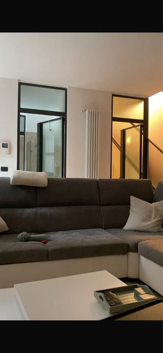 Divano letto grigio in velluto
