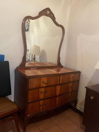 Tocador antiguo de madera