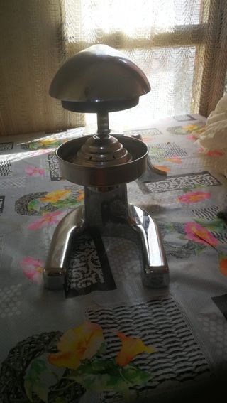 Exprimidor cítricos antiguo