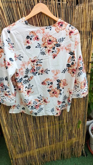 Blusa floral blanca