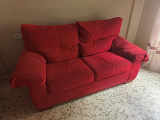 Sofá rojo de tela
