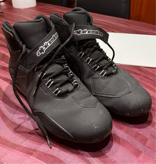 Mono moto cuero Armure + zapatillas alpinestar