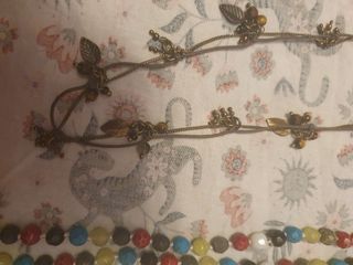 Colgantes de colores variados