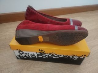 Zapatos rojos de tacón bajo