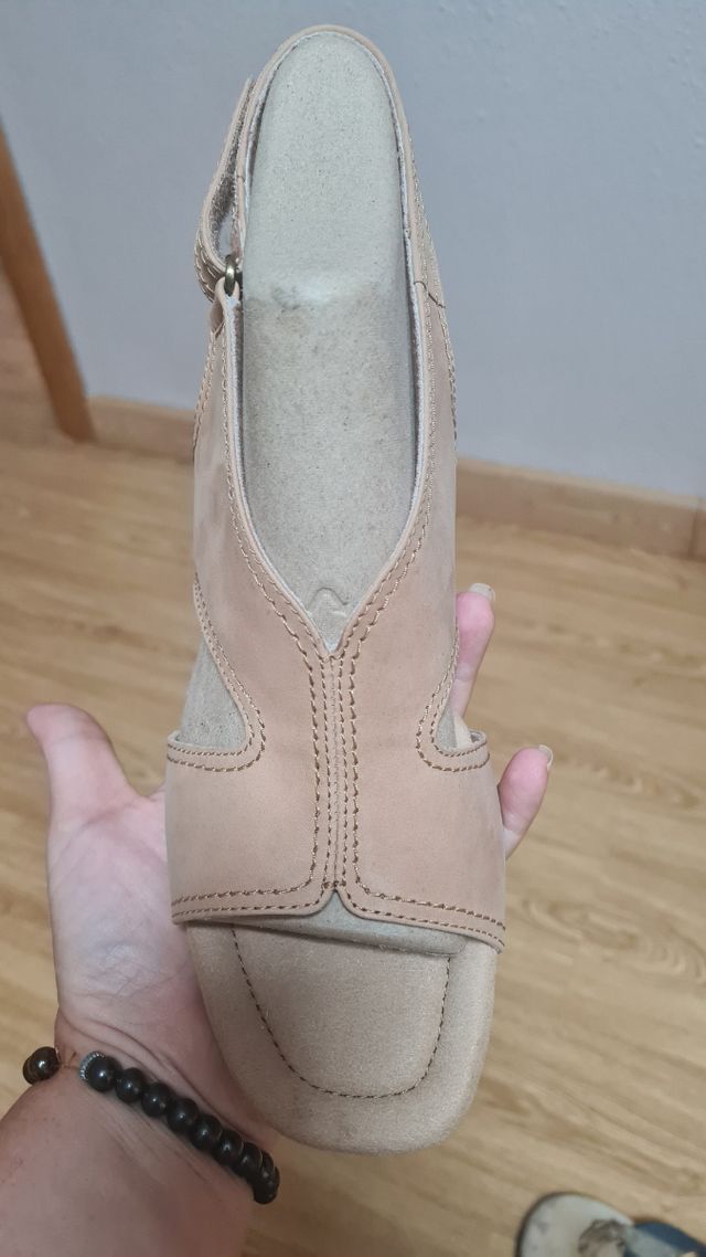 Sandalias Clarks beige cuña Kyarra Aster
