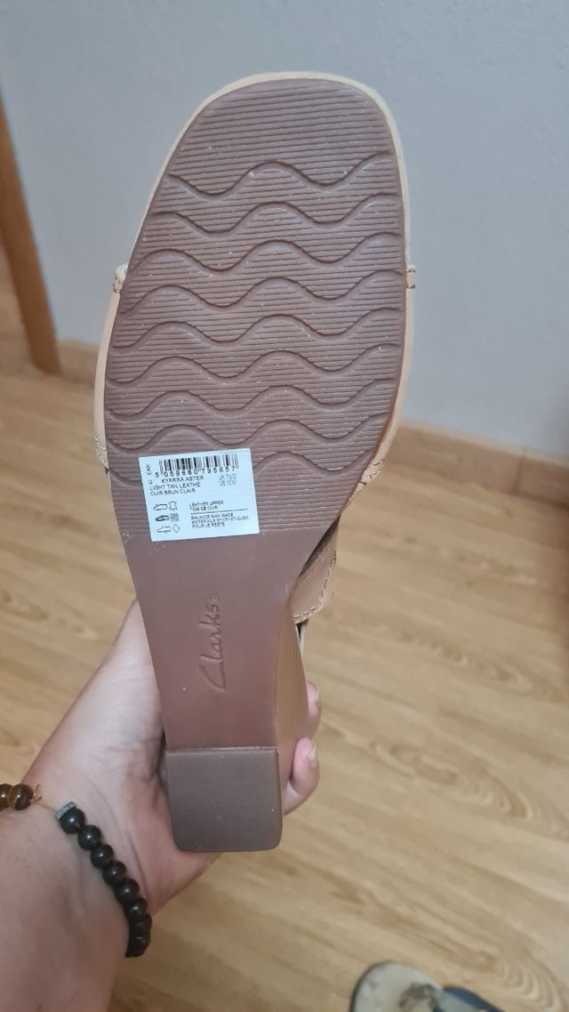 Sandalias Clarks beige cuña Kyarra Aster