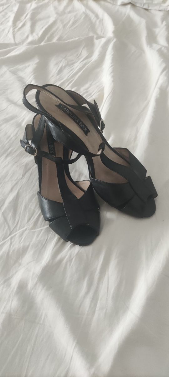 Sandalias negras tacón cómodo