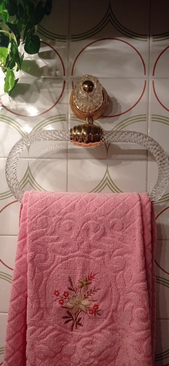 Toallero baño cristal y metal dorado