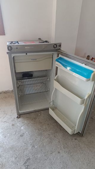 Nevera Dometic trivalente
