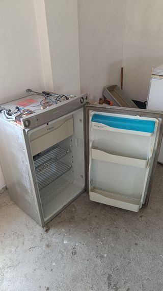Nevera Dometic trivalente