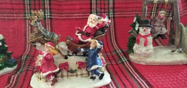 Lote 3 de decoraciones navideñas de resina