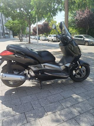 Yamaha X Max 250 - Scooter