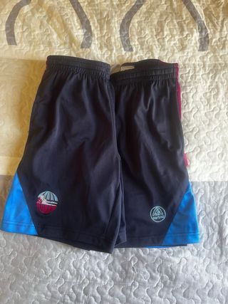Shorts Salesianas verano talla S. 8€ cada uno.