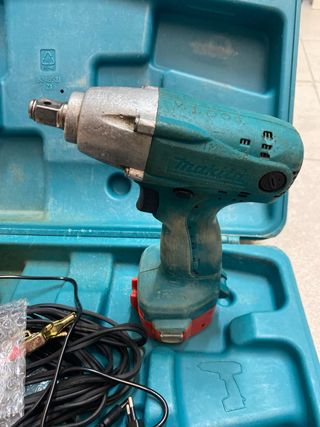 Makita: Taladro impacto + linterna