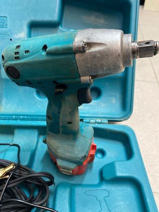 Makita: Taladro impacto + linterna