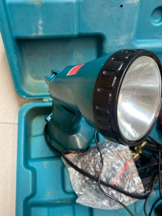 Makita: Taladro impacto + linterna