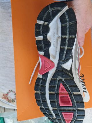 Scarpe Nike rosa e bianche