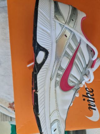 Scarpe Nike rosa e bianche