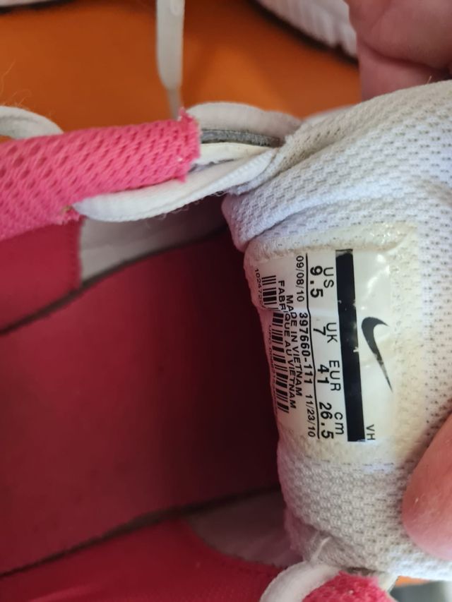 Scarpe Nike rosa e bianche