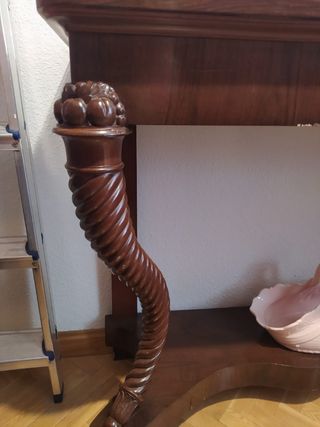 Consola madera estilo antiguo