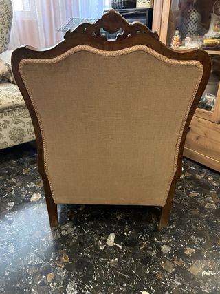 Butaca antigua de madera y terciopelo