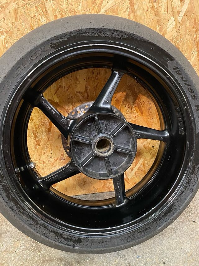 llanta trasera yamaha r1