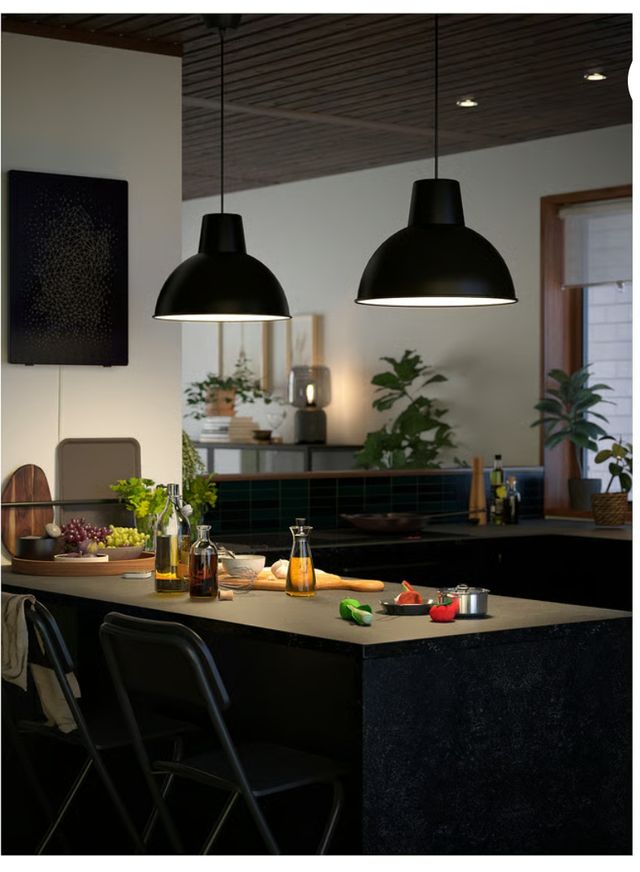 Lampada IKEA SKURUP nera