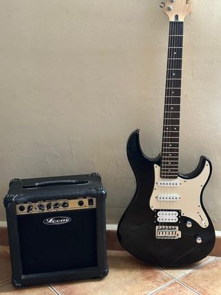 Guitarra eléctrica Yamaha 112V BL - Amplificador