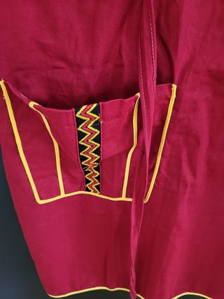 Grembiule rosso e giallo vintage