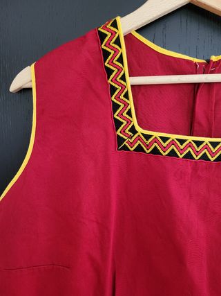 Grembiule rosso e giallo vintage